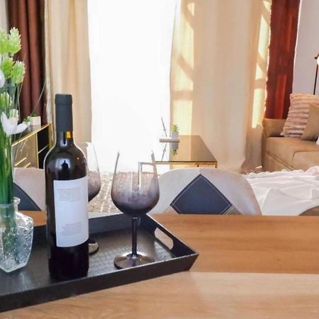 H&O Boulevard Breeze Apartment! Πάφος Εξωτερικό φωτογραφία