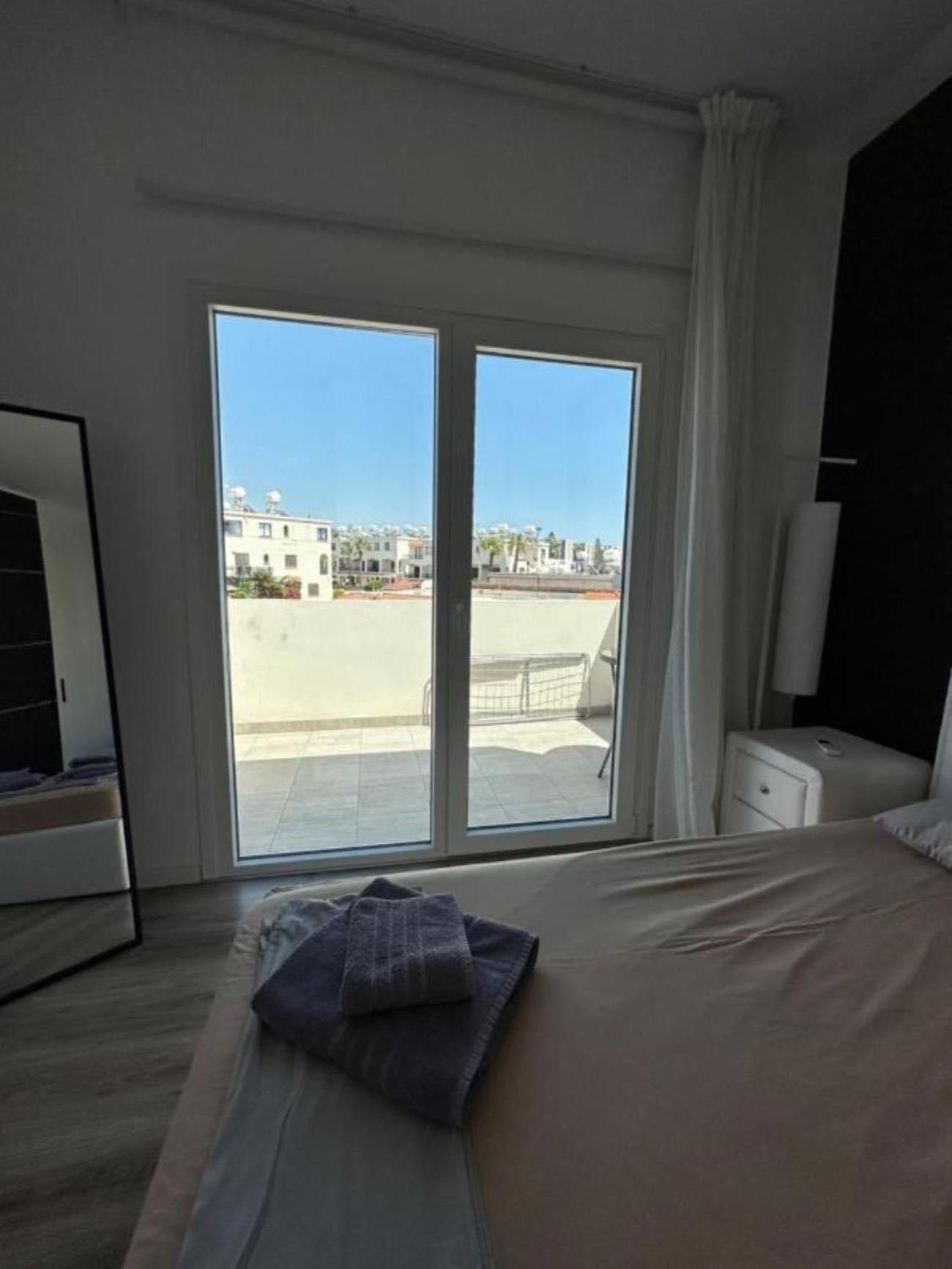 H&O Boulevard Breeze Apartment! Πάφος Εξωτερικό φωτογραφία