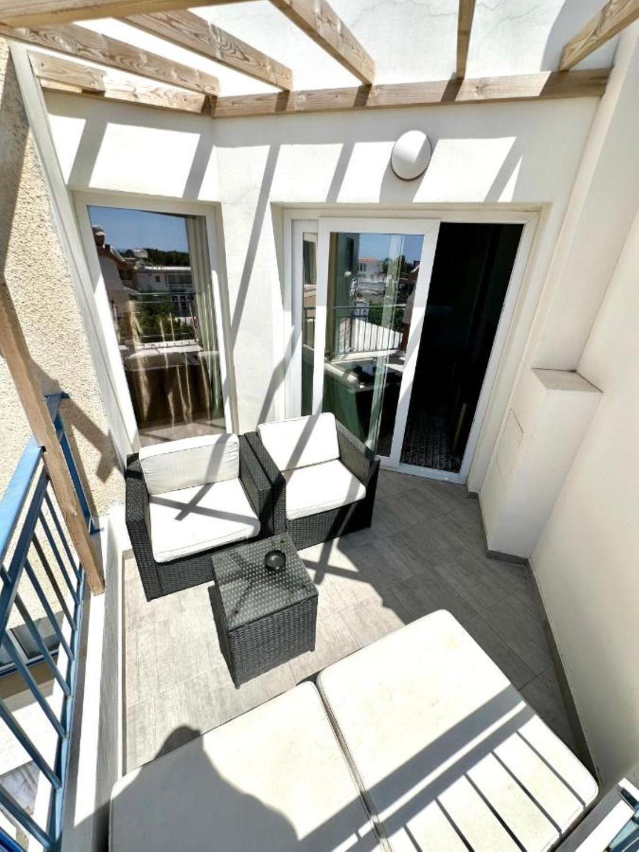H&O Boulevard Breeze Apartment! Πάφος Εξωτερικό φωτογραφία