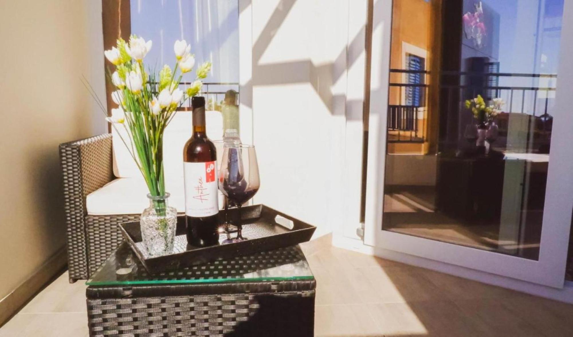 H&O Boulevard Breeze Apartment! Πάφος Εξωτερικό φωτογραφία