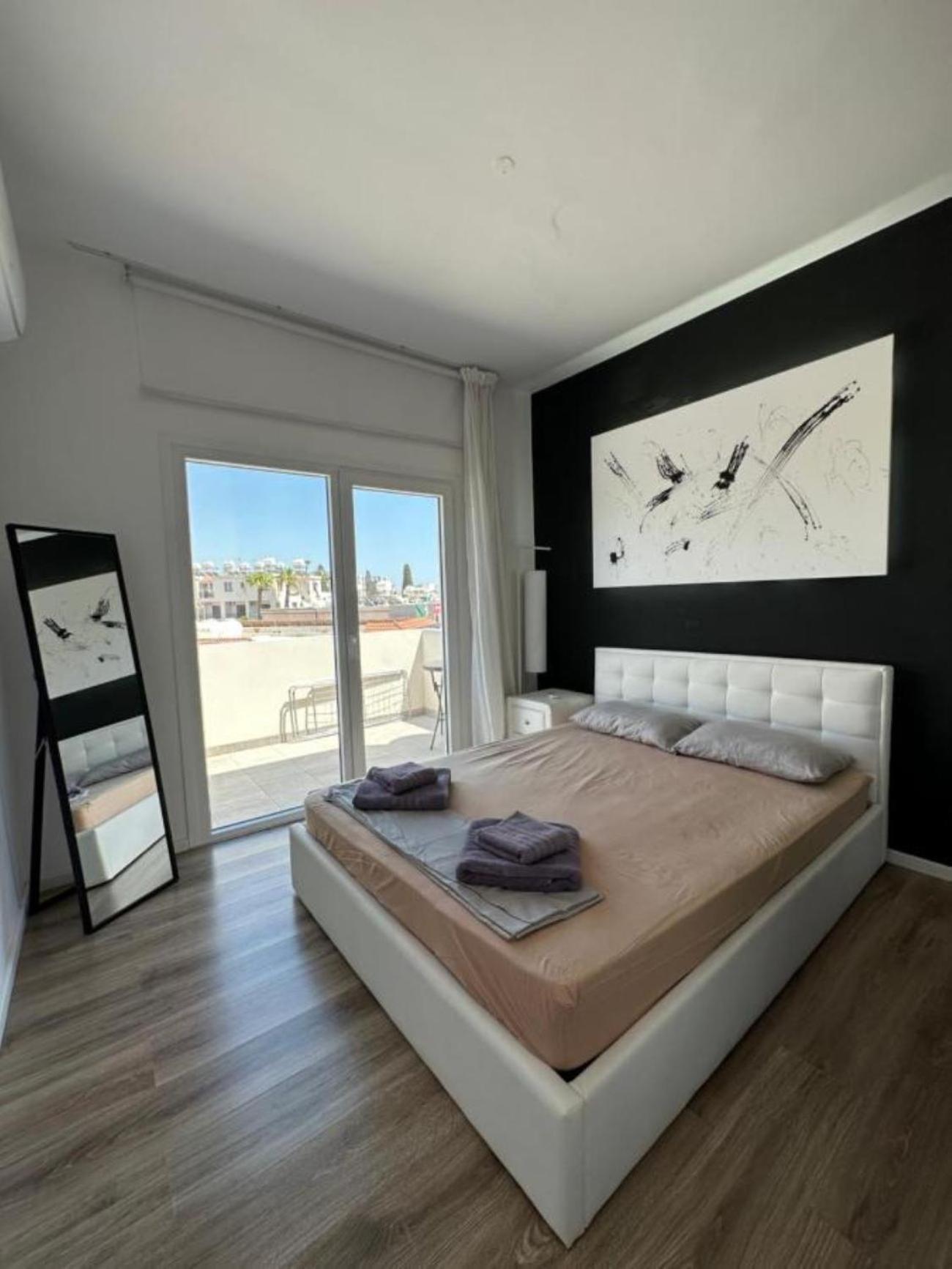 H&O Boulevard Breeze Apartment! Πάφος Εξωτερικό φωτογραφία