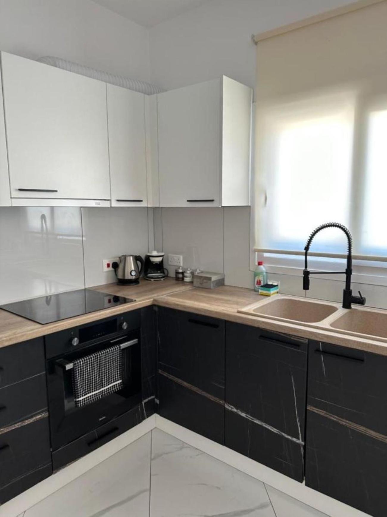 H&O Boulevard Breeze Apartment! Πάφος Εξωτερικό φωτογραφία