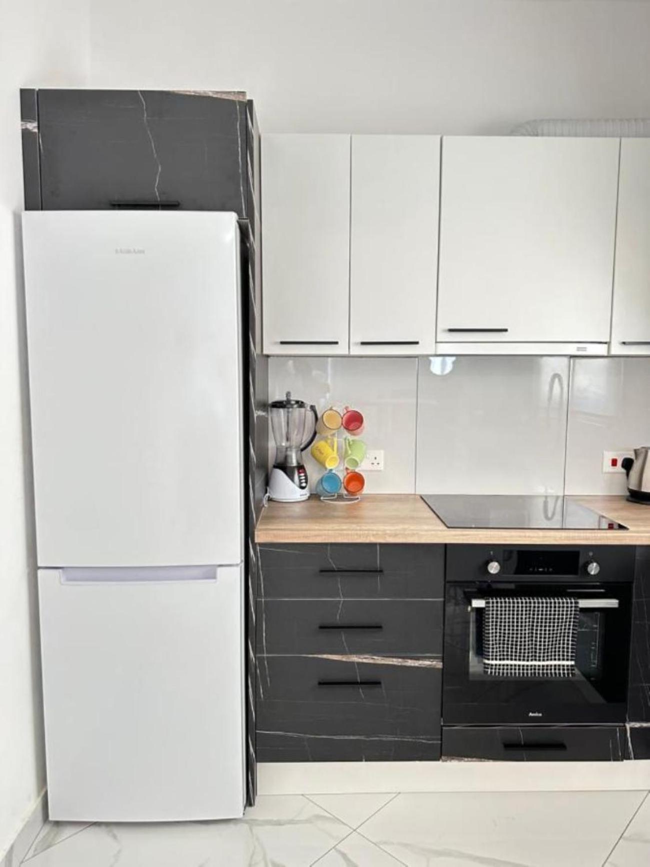 H&O Boulevard Breeze Apartment! Πάφος Εξωτερικό φωτογραφία