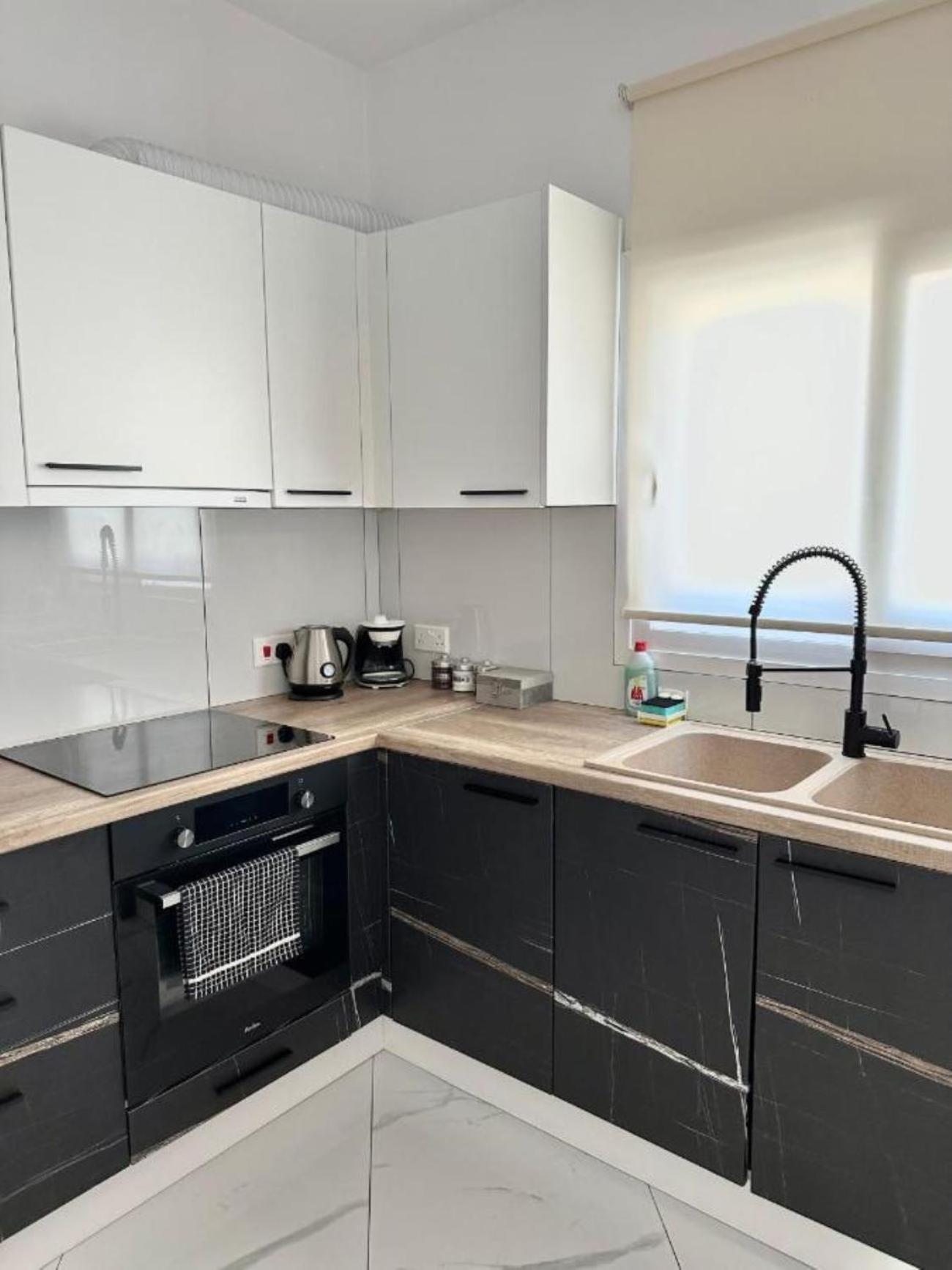 H&O Boulevard Breeze Apartment! Πάφος Εξωτερικό φωτογραφία