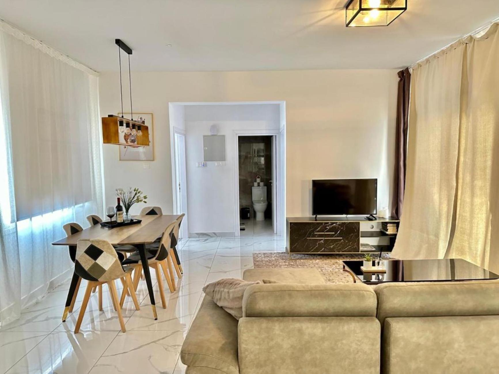 H&O Boulevard Breeze Apartment! Πάφος Εξωτερικό φωτογραφία