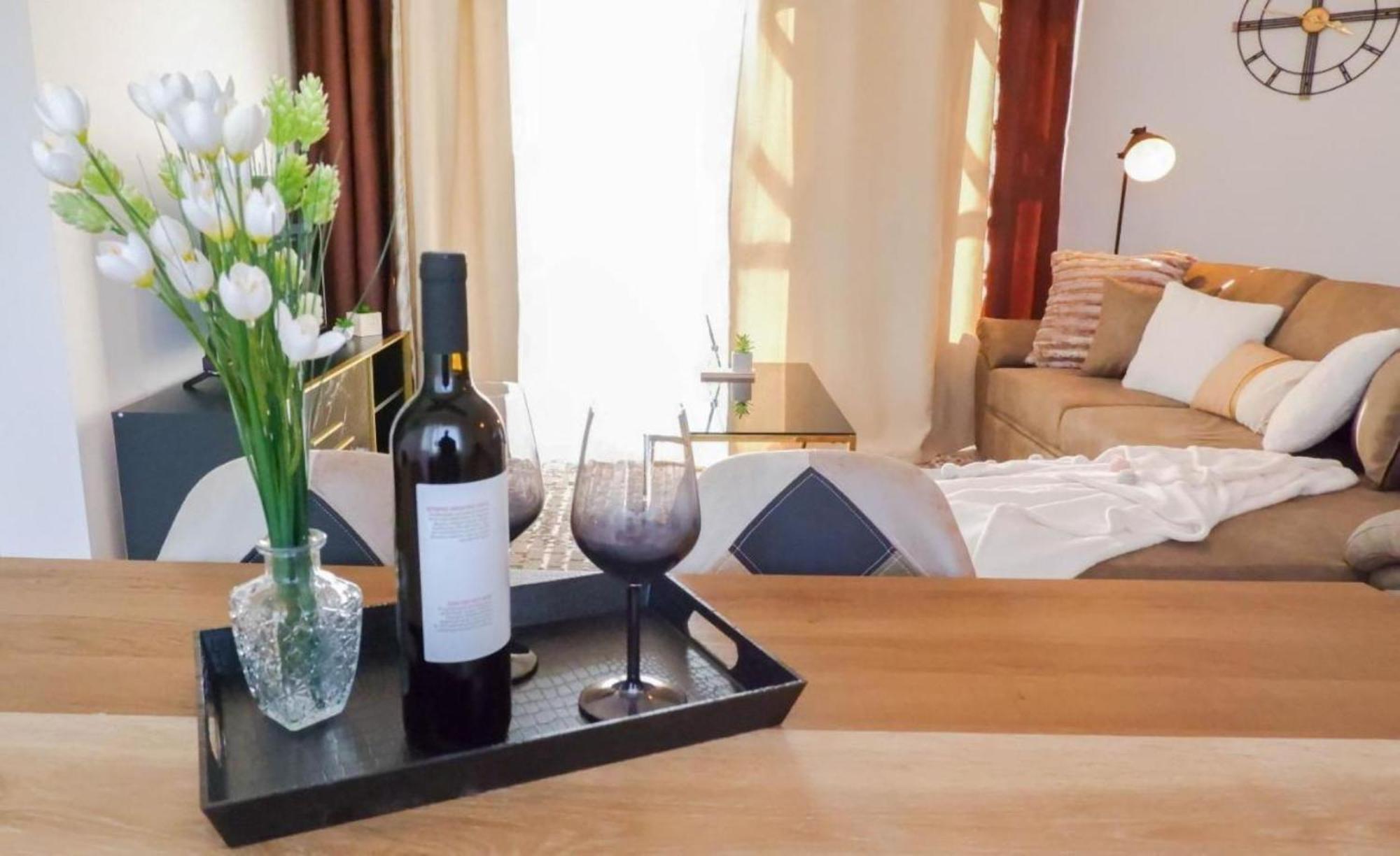 H&O Boulevard Breeze Apartment! Πάφος Εξωτερικό φωτογραφία