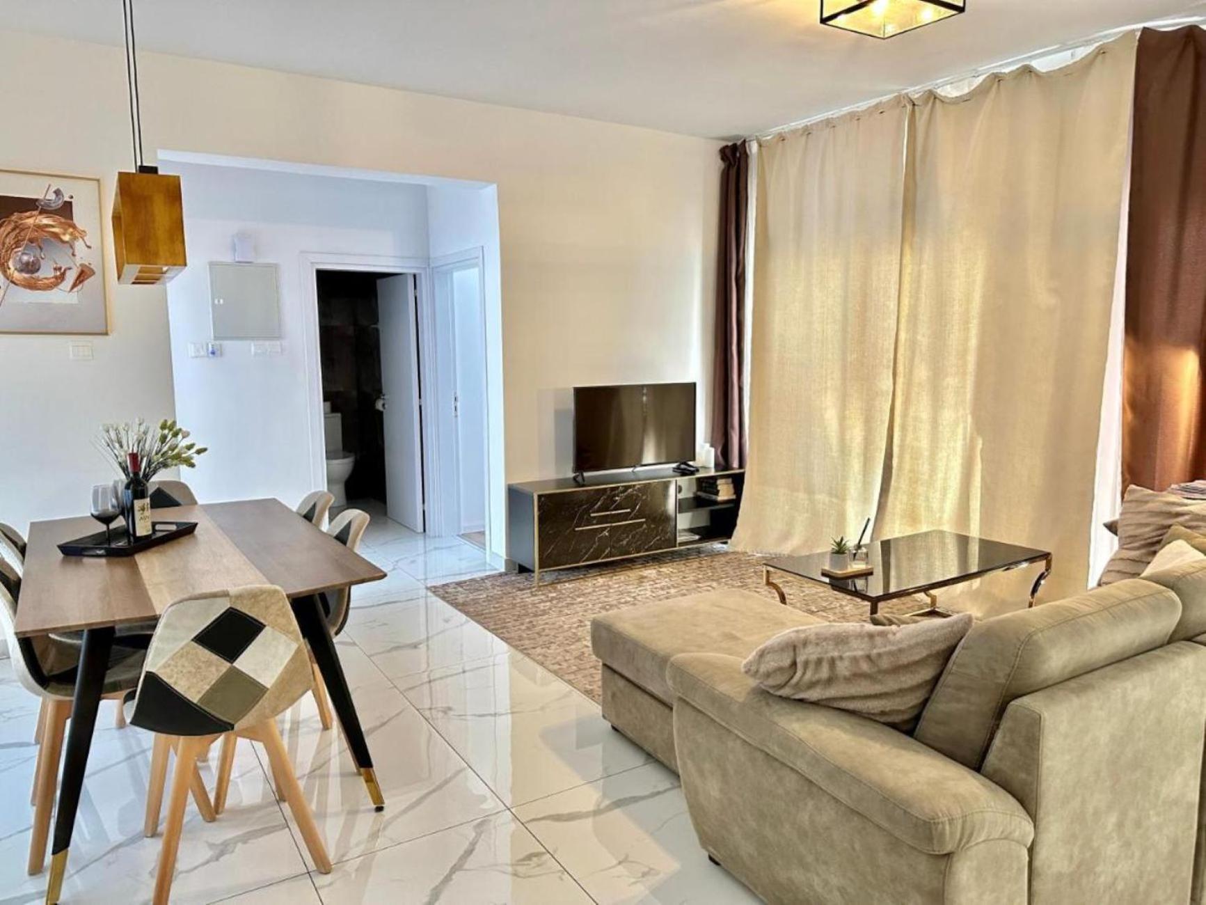 H&O Boulevard Breeze Apartment! Πάφος Εξωτερικό φωτογραφία